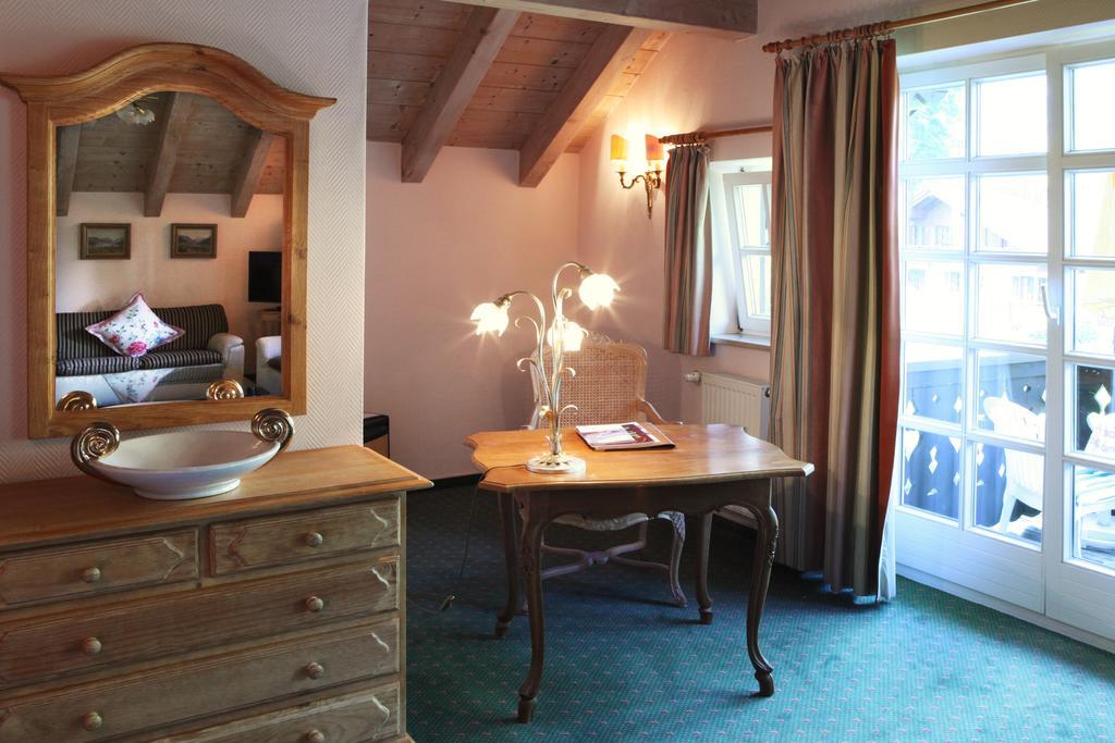 Hotel Edelweiss Garni Garmisch-Partenkirchen Szoba fotó